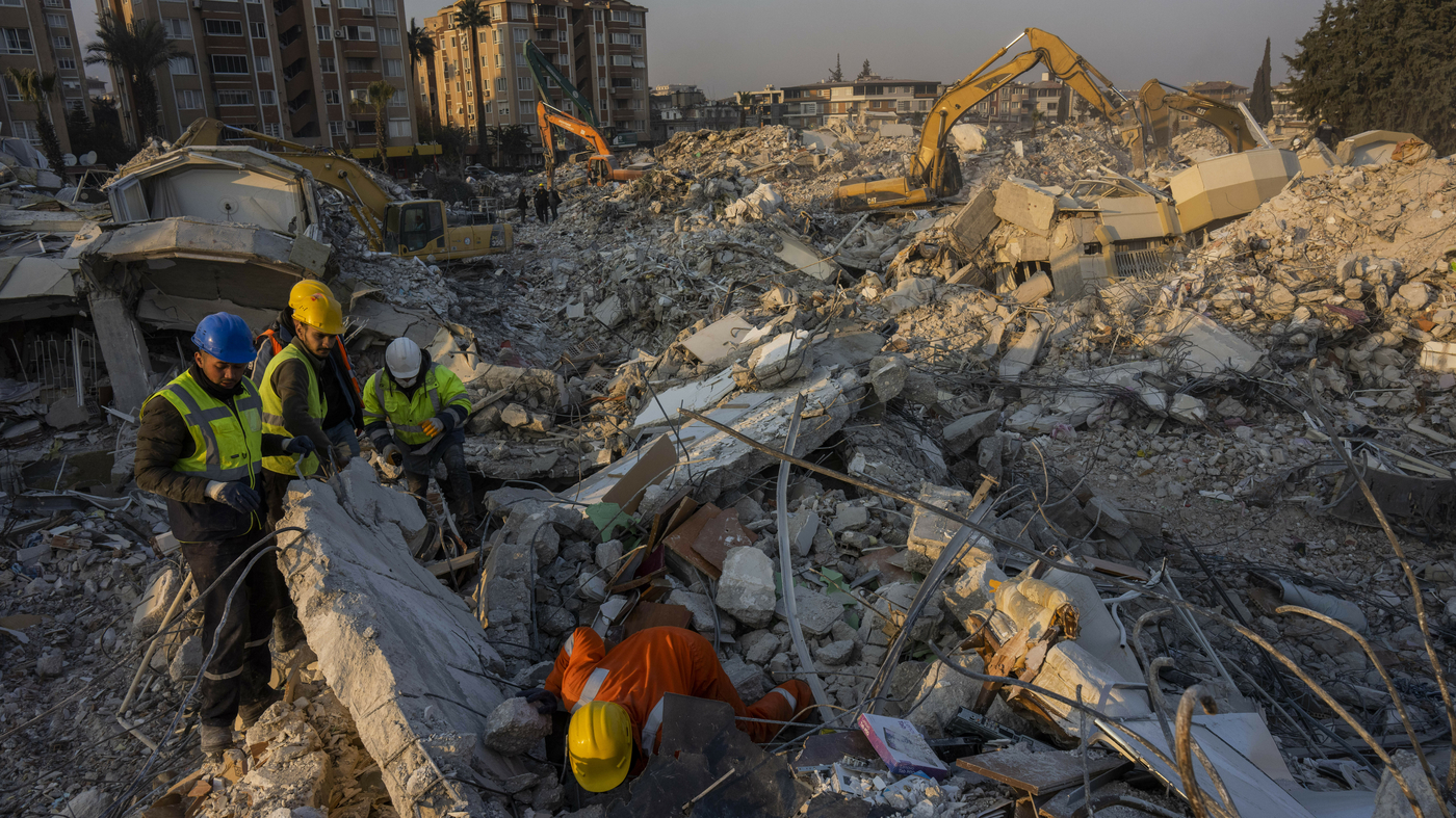 El terremoto de Turquía y Siria ofrece lecciones y recordatorios tempranos: NPR