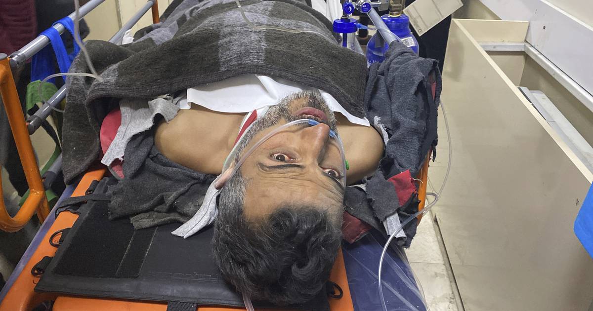 Pareja rescatada de los escombros de Turquía 12 días después del terremoto - New York Daily News