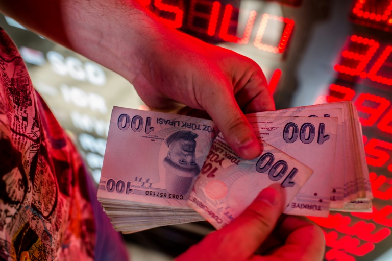 Terremoto envía temblores a través de la frágil economía de Turquía