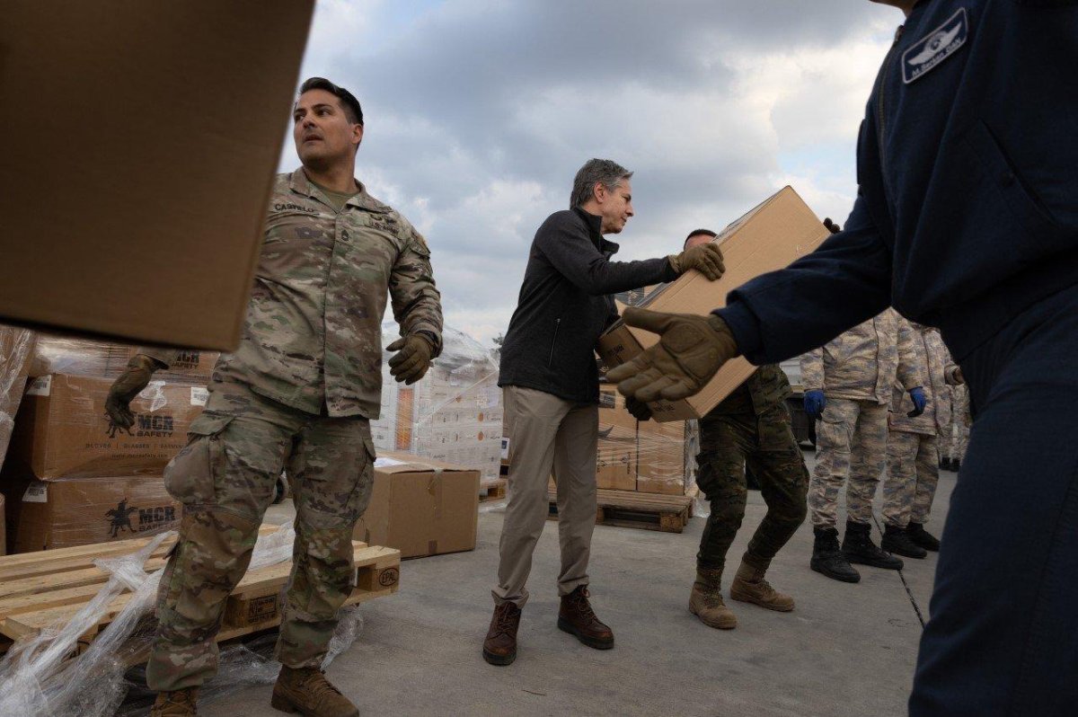 Blinken anuncia 100 millones de dólares más en ayuda por terremoto durante su visita a Turquía