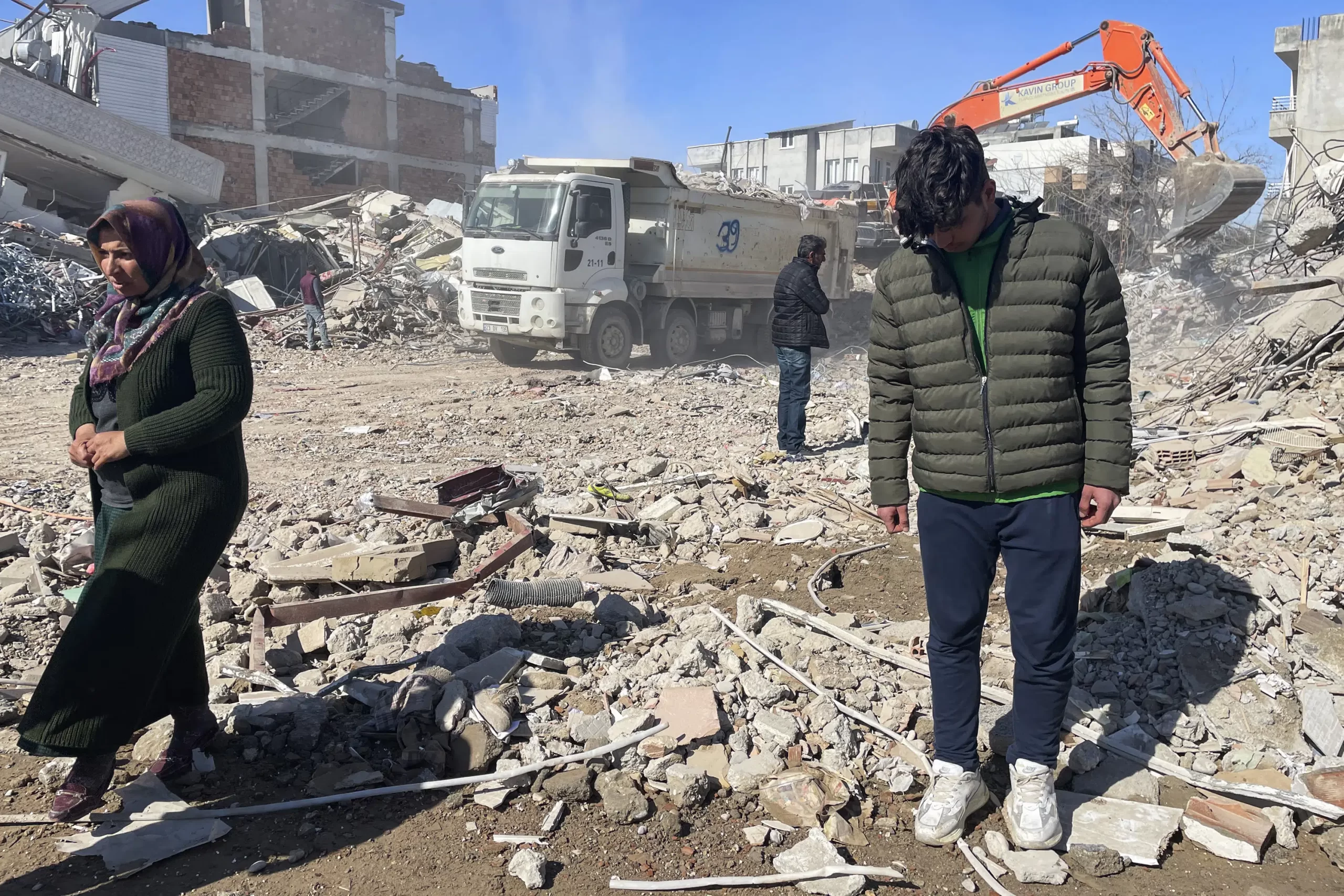 Adolescente turco filma 'últimos momentos' desde apartamento afectado por terremoto