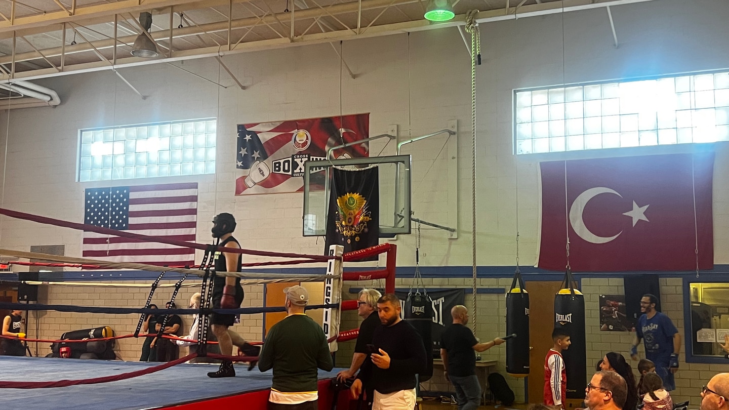 'Necesitan ayuda ahora;'  Combate de boxeo benéfico recauda fondos para las víctimas del terremoto - WHIO TV 7 y WHIO Radio