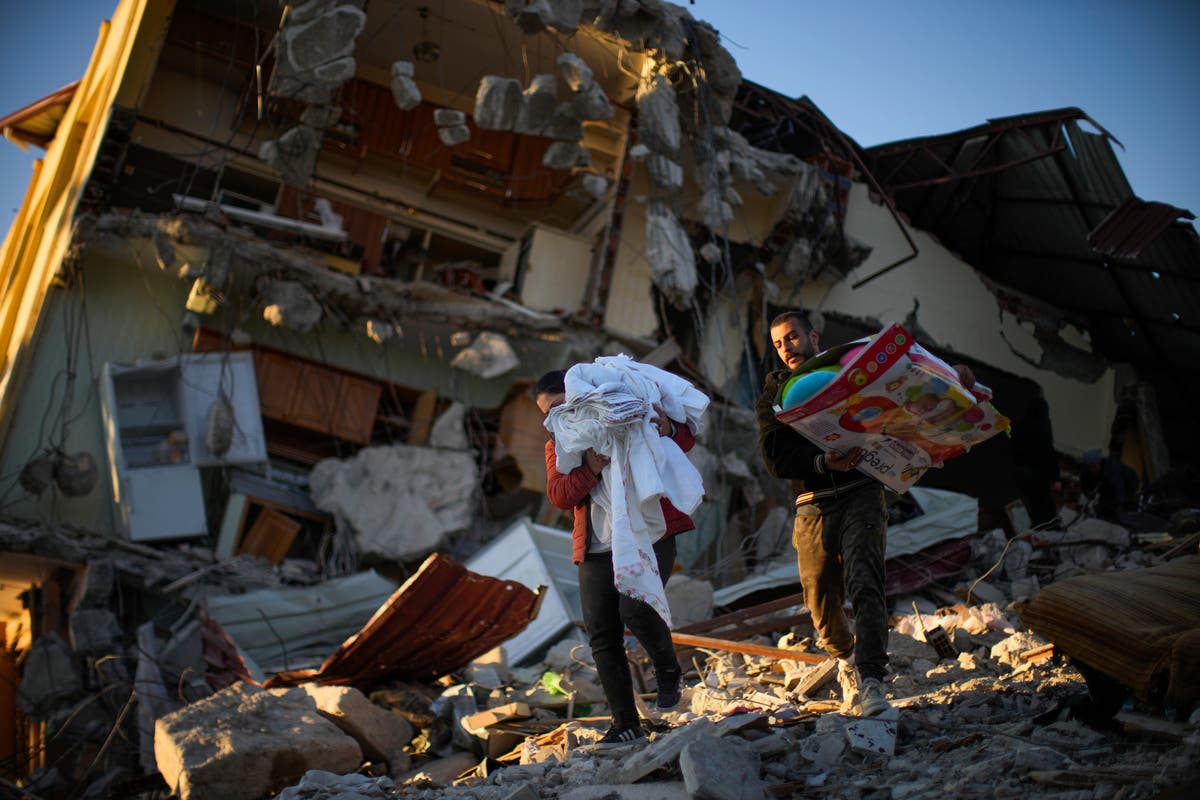 Vea cómo continúan las operaciones de rescate en Turquía mientras el número de muertos por el terremoto supera los 43.000