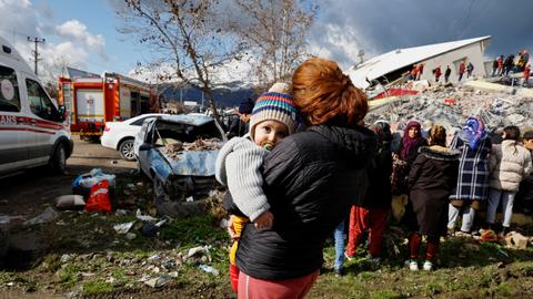 ¿Qué pasará con los niños huérfanos por los terremotos de Turquía?